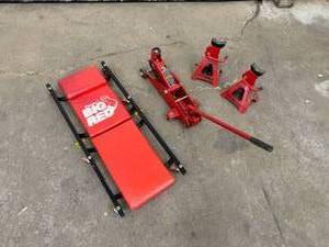 lot 15 image: Torin Big Red Jack Kit w Creeper