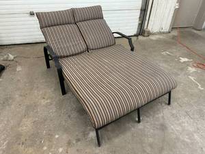 lot 16 image: Outdoor Wide Lounger w Cushion