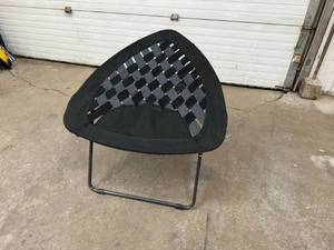 lot 22 image: Folding Bungie Chair
