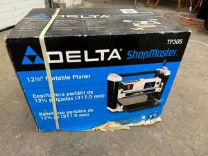 lot 25 image: Delta 12.5 Portable Planer