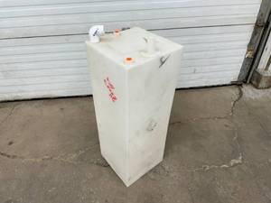 lot 27 image: 20 Gallon Aquarium Water Storage Tank with Float Valve.