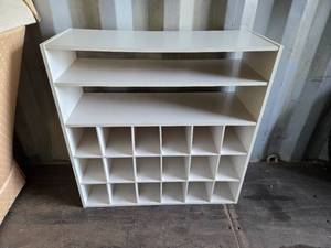 lot 46 image: White Wooden Cubby Shelf Unit with Removable Top Shelves