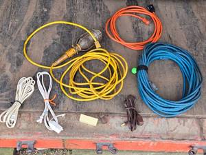 lot 62 image: Lot of  Extension Cords with Work Light