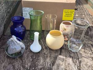 lot 64 image: Assorted Decorative Glass Vases and Bowl Lot