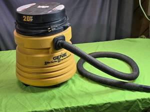 lot 72 image: Genie 6 Gallon WetDry Vac 2.0 HP