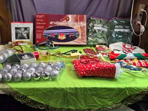 lot 80 image: Lot of Christmas Decorations and Lights