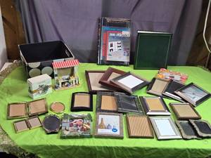 lot 82 image: Assorted Photo Frames and Albums Lot