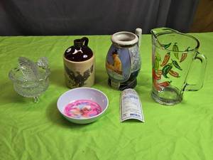 lot 121 image: Assorted Collectible Glassware and Ceramics Lot
