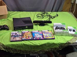 lot 127 image: Xbox 360 Console Bundle with Kinect and Games - Missing Power Cord