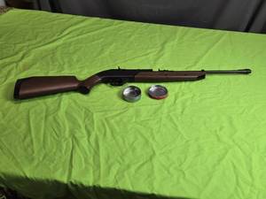 lot 131 image: 760 Pumpmaster Classic Air Rifle with Pellets