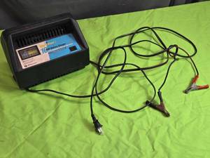 lot 137 image: Ship N Shore 10 Amp Battery Charger
