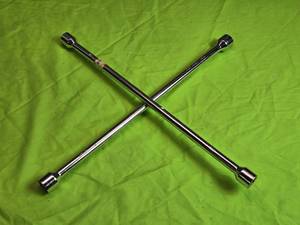 lot 148 image: 4 Way Lug Wrench