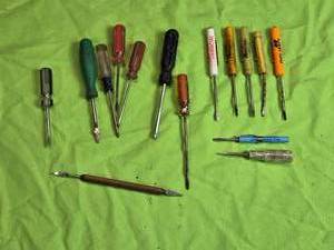 lot 152 image: Small Screwdrivers