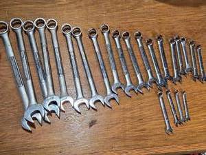 lot 183 image: Mostly Craftsman Metric Wrenches