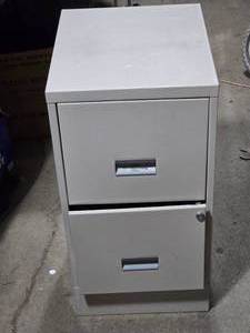 lot 193 image: 2 drawer File Cabinet with Keys