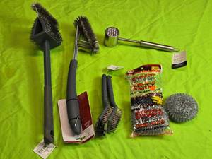 lot 198 image: Grill Cleaning Accessories