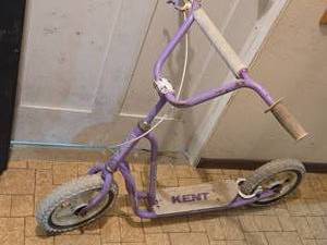 lot 221 image: Kent Scooter