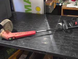 lot 230 image: Toro Electric 13 Trimmer Edger