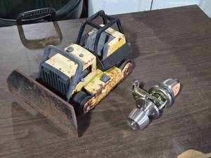 lot 234 image: Vintage Toy Dozer, Door Knob