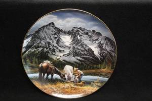 lot 445 image: Collectors Plate - For Purple Mountain Majesties by Terry Redlin #132A Limited Edition Eighth Issue in the America The Beautiful Collection from The Hadley Collection with Certificate of Authenticity