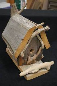 lot 479 image: 13 Rustic Cabin Wooden Collectors Bird House