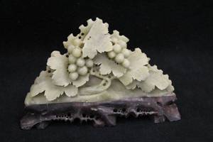 lot 482 image: Grapes theme Soap Stone Decorative Carving