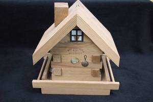 lot 481 image: 9-12 Northwoods Bed & Breakfast Wooden Collectors Bird House