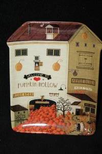 lot 466 image: Collectors Plate - Pumpkin Hollow by Charles Wysocki #6782A Limited Edition Fourth Issue in the Wysocki Country Heartland Collection from The Bradford Exchange with Certificate of Authenticity