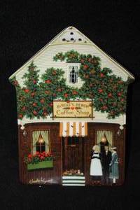lot 473 image: Collectors Plate - Birdies Perch Coffee Shop by Charles Wysocki #7148A Limited Edition First Issue in the Wysocki Folktown Collection from The Bradford Exchange