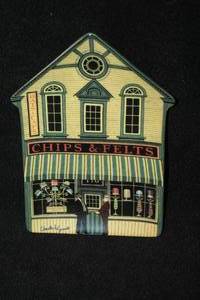 lot 475 image: Collectors Plate - Chips & Felts by Charles Wysocki #15308A Limited Edition Third Issue in the Wysocki Folktown Collection from The Bradford Exchange with Certificate of Authenticity