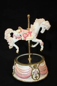 lot 493 image: 7-12 Collectors Musical Carousel Horse - (WhitePinkGold)