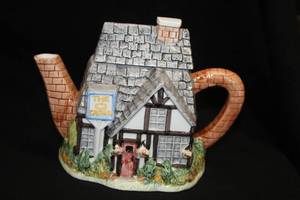 lot 527 image: The Crown House Collectible Tea Pot