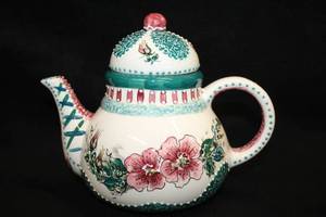 lot 532 image: Floral theme Collectible Tea Pot