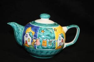 lot 531 image: Daedalus Clothes Drying on Line theme Collectible Tea Pot