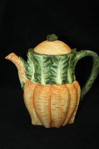 lot 537 image: DesignPac Carrot theme Collectible Tea Pot