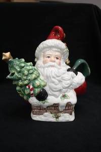 lot 545 image: Santa Claus theme Collectible Tea Pot