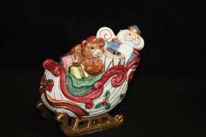 lot 547 image: 1993 Fitz and Floyd Santas Sleigh theme Collectible Sugar Server