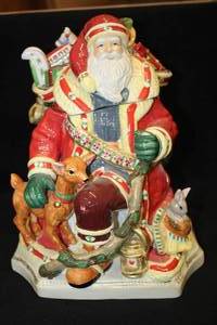 lot 550 image: Studio Nova Woodland Holly Santa Collectible Cookie Jar