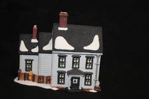 lot 571 image: Collectible House - Amish Farm House by Jannes Mullet in the New England Village Series from Department 56