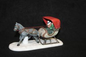 lot 573 image: Collectible Figurine - Horse and Sled in the Heritage Village Series from Department 56