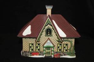 lot 575 image: Collectible House with Light - Apple Valley School in the New England Village Series from Department 56