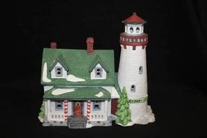lot 578 image: Collectible House with Light - Craggy Cove Lighthouse in the New England Village Series from Department 56