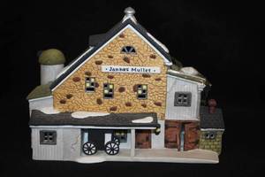 lot 586 image: Collectible House - Amish Barn by Jannes Mullet in the New England Village Series from Department 56