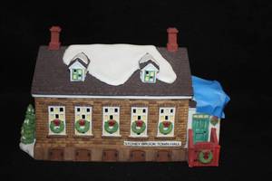 lot 587 image: Collectible House - Stoney Brook Town Hall in the New England Village Series from Department 56