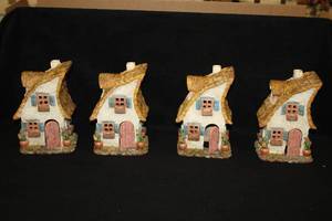 lot 563 image: Collectors Fairy House4-piece - Merrifield Houses in the Woodland Knolls Collection