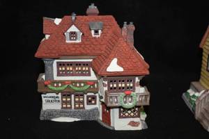 lot 589 image: Collectible House with Light - Mr. Wickfield Solicitor in the Dickens Village Series from Department 56