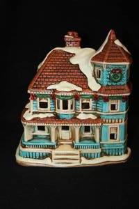 lot 593 image: Collectors Ceramic Lighted House - The Ardmore by Byron Wood in the Colonial Village Series from Lefton