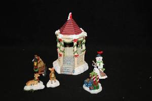 lot 1074 image: Christmas Collectors Set - Gazebo, Snowman, Reindeer and Presents