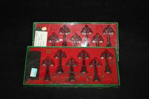 lot 1085 image: Collectors Figurine Sets - Miniature Old Fashioned Lighted Lamp Posts 6-piece - from Lefton