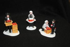 lot 1079 image: Collectors Figurines - Towns People - in the Heritage Village Series from Department 56